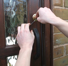House lockout, Emergency locksmith service opening lock
